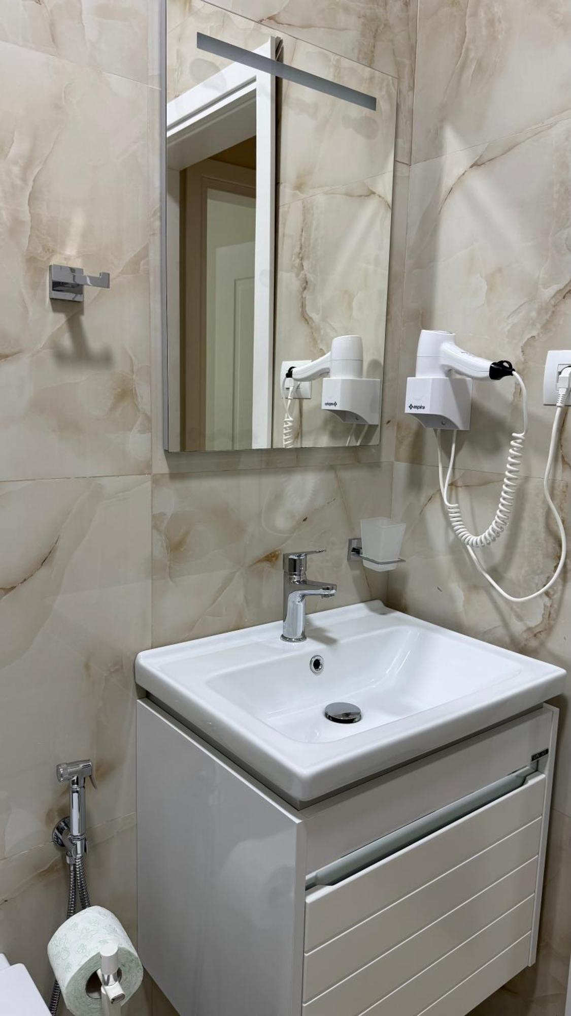 Frenki's Hotel *
