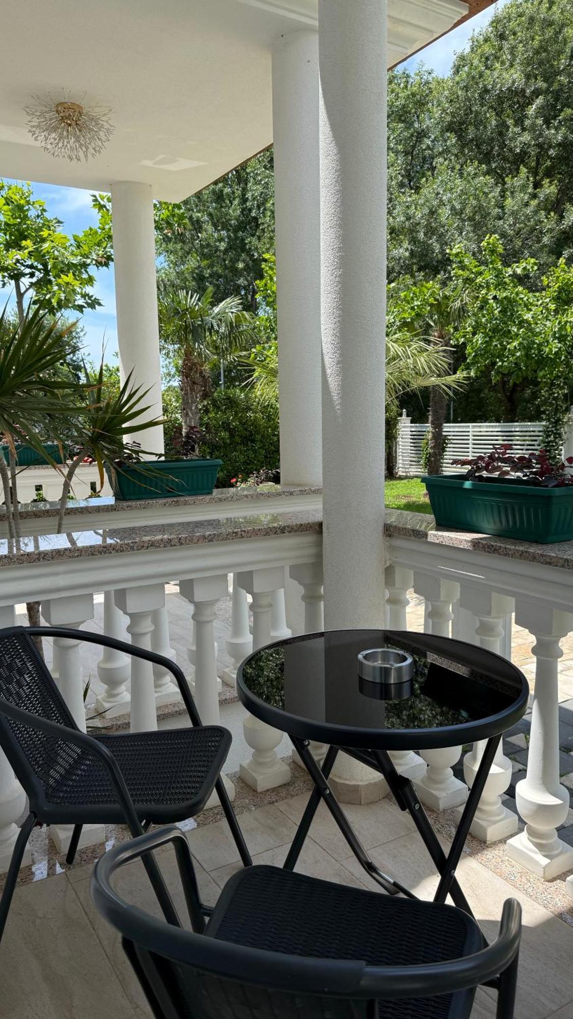 Frenki's Hotel